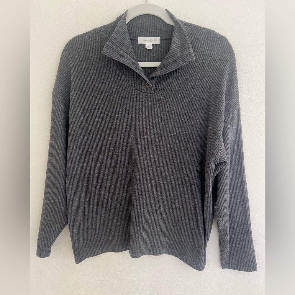 Treasure & Bond dark heather gray ribbed sweatshirt